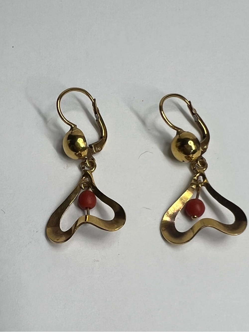 Vintage 18k Yellow Gold Italy Dangle Drop Earrings Red Bead Lever Back 4.32g 1.5